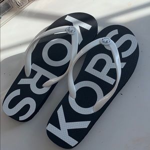 micheal kors flip flops